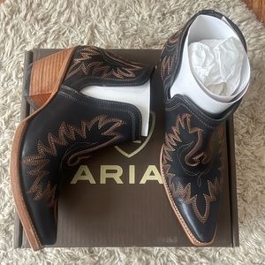 Womens Size 9 Ariat Dixons